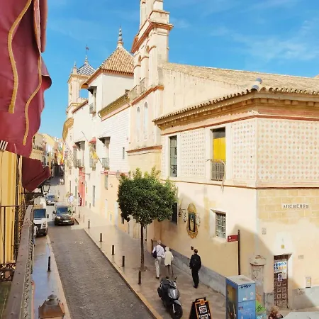 Homeyseville- Bright At Santa Cruz 6 Pax, Parking Optional Apartamento Sevilha