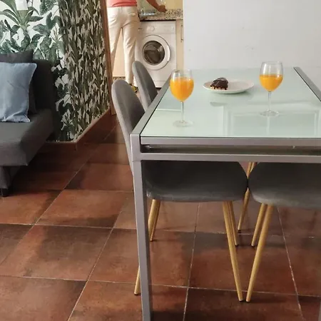 Apartamento Homeyseville- Bright At Santa Cruz 6 Pax, Parking Optional Sevilha
