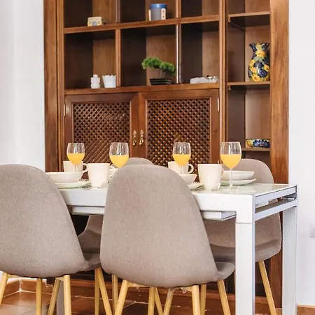 Homeyseville- Bright At Santa Cruz 6 Pax, Parking Optional Apartamento Sevilha