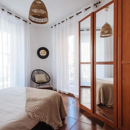 Apartamento Homeyseville- Bright At Santa Cruz 6 Pax, Parking Optional *