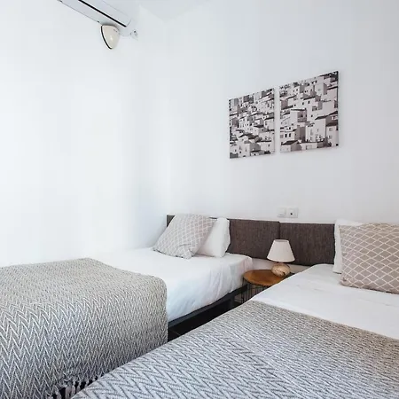 Apartamento Homeyseville- Bright At Santa Cruz 6 Pax, Parking Optional