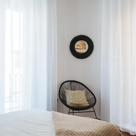 Apartamento Homeyseville- Bright At Santa Cruz 6 Pax, Parking Optional *