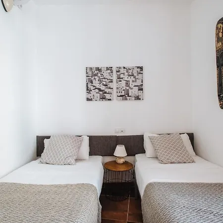 Homeyseville- Bright At Santa Cruz 6 Pax, Parking Optional Apartamento